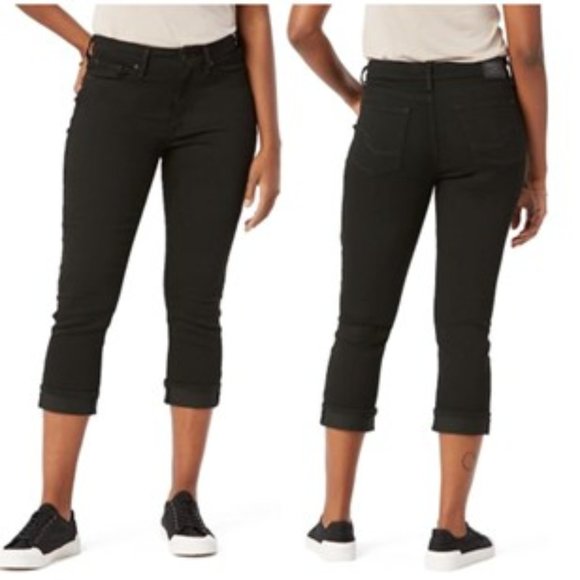 NWT - Levi's Mid-Rise Capri - Picture 1 of 4